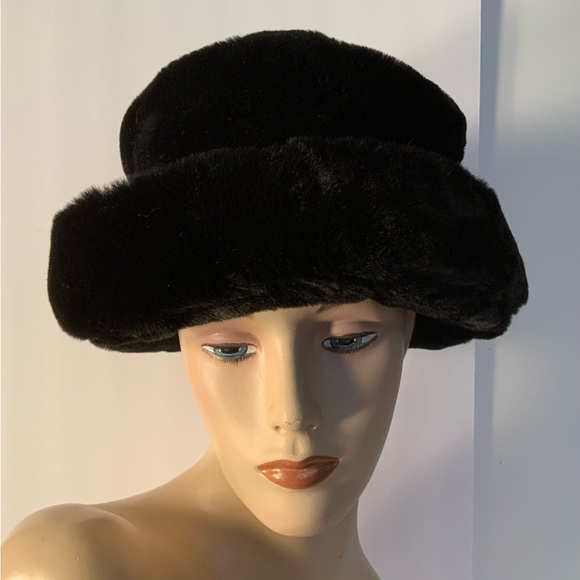 NWOT….BEN BERGER…Faux Fur Hat - Picture 1 of 11